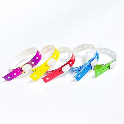 Logotipo personalizado Pulseiras de PVC à prova d'água em várias cores para promoções