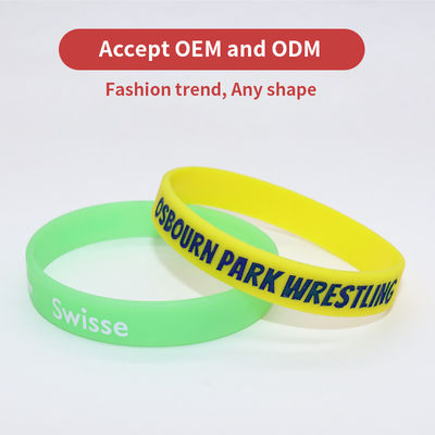 Logotipo personalizado pulseiras de silicone impressas brilho noturno de estilo múltipla pulseiras de silicone luminosas para promoção e publicidade