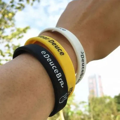 Logotipo personalizado Pulseiras de silicone impressas para promoção e publicidade Multicolor Glow Night Luminous Silicone Bands
