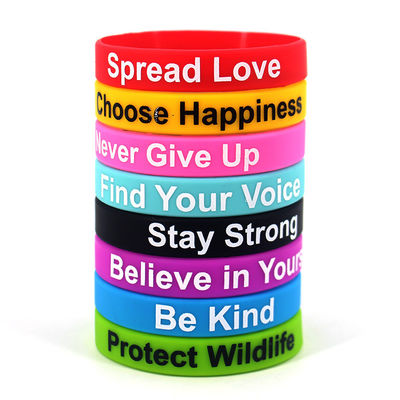 Pulseiras de silicone Slogan de correspondência personalizada Palavras-chave Pulseiras impressas para promoção do festival Souvenirs