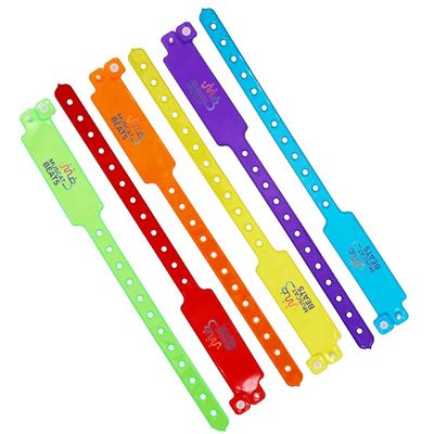 Pulseira de presente de evento impermeável de PVC de vinil com design personalizável e opção de cor fluorescente de neon