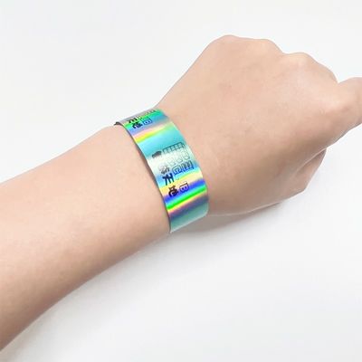 Produto de presente promocional personalizável Pulseiras Logo Vinyl PVC impermeável Pulseira de papel colorido