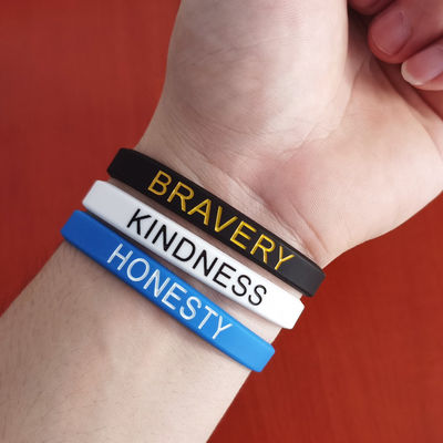 Pulseiras de silicone atraentes presentes personalizados para eventos de negócios e promoções