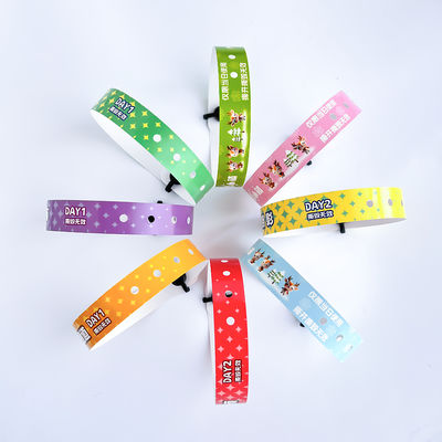 Faça-se notar com pulseiras de PVC perfeitas para eventos e festivais