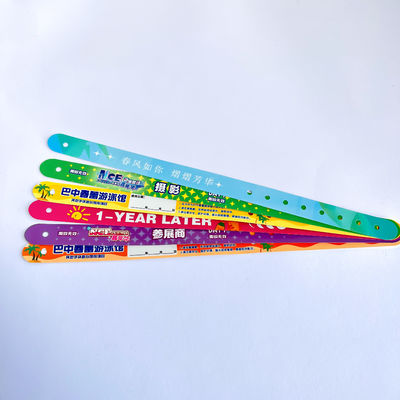 Pulseiras de PVC à prova d'água Logotipo personalizado para suas necessidades de negócios e ambientes úmidos