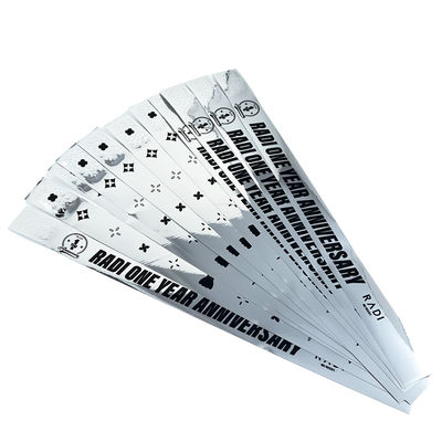 Pulseiras de festa com glitter fashion adicionam brilho ao seu evento com pulseiras de plástico