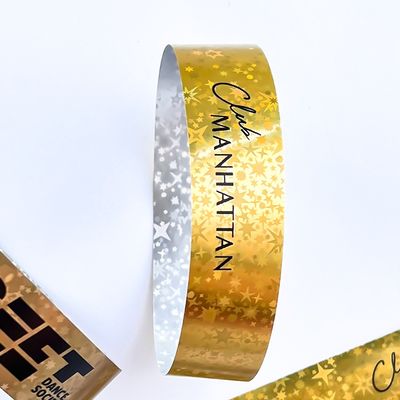 Pulseira de pulso descartável holográfica com estampa de estrela dourada de plástico com texto do logotipo impresso para festas/eventos
